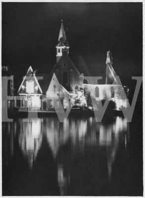 1953

450 Jarig bestaan van Wormerveer.

De kerk (PKN) op Noordeinde 21 verlicht vanwege het 450 jarig bestaan van Wormerveer 
Trefwoorden: PKN Noordeinde Kerk 450