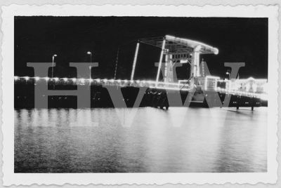 1953

450 Jarig bestaan van Wormerveer.

Zaan met Zaanbrug
Trefwoorden: Zaanbrug Zaan 450