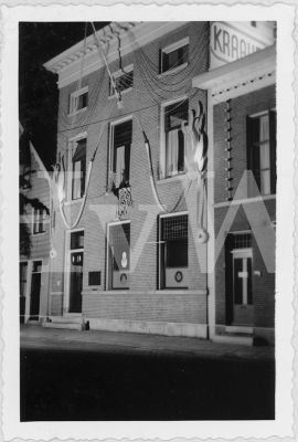 Zaanweg 14, mooi versierd vanwege het 450 jarige bestaan van Wormerveer in 1953.
Trefwoorden: 450 Zaanweg