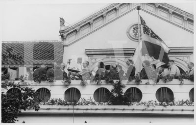 1953

450 Jarig bestaan van Wormerveer.

Bordes Gemeentehuis Stationsstraat
Trefwoorden: Gemeentehuis Stationsstraat 450