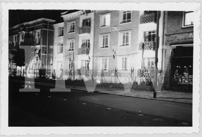 1953

450 Jarig bestaan van Wormerveer.

Wandelweg met verlicht rusthuis dâacht staten
Trefwoorden: 450 Wandelweg rusthuis DâAcht Staten