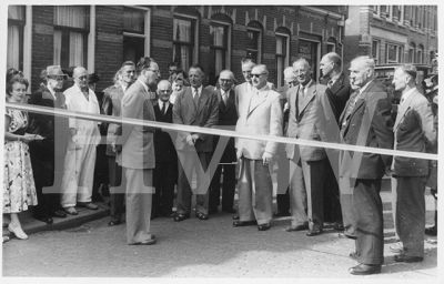 1953

450 Jarig bestaan van Wormerveer.

Gezelschap met Burgemeester Lycklema op de Krommenieerweg thv Bootâs Lederhandel
Trefwoorden: Boot Lederhandel Krommenieerweg Lycklema 450