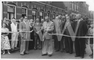 1953

450 Jarig bestaan van Wormerveer.

Krommenieerweg
Trefwoorden: 450 Krommenieerweg