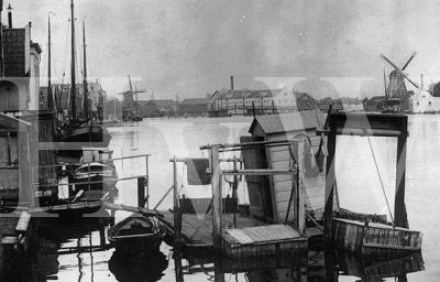 F12072_Zicht_op_de_Zaanbrug_vanaf_het_Zuideinde_Wormerveer.jpg